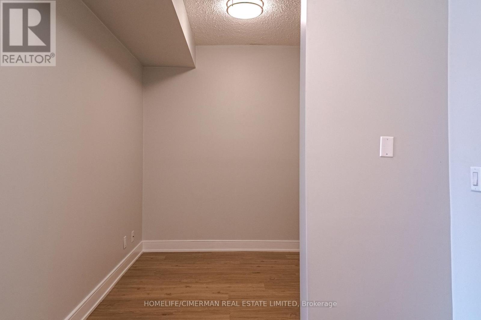 1508 - 220 Burnhamthorpe Road W, Mississauga (City Centre), Ontario  L5B 4N4 - Photo 12 - W12856890