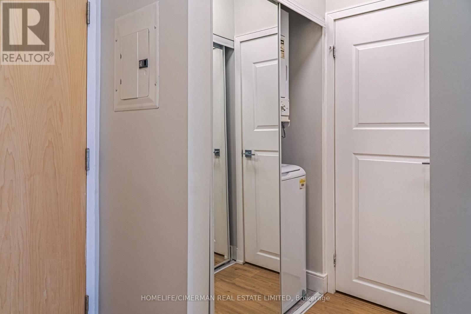 1508 - 220 Burnhamthorpe Road W, Mississauga (City Centre), Ontario  L5B 4N4 - Photo 14 - W12856890