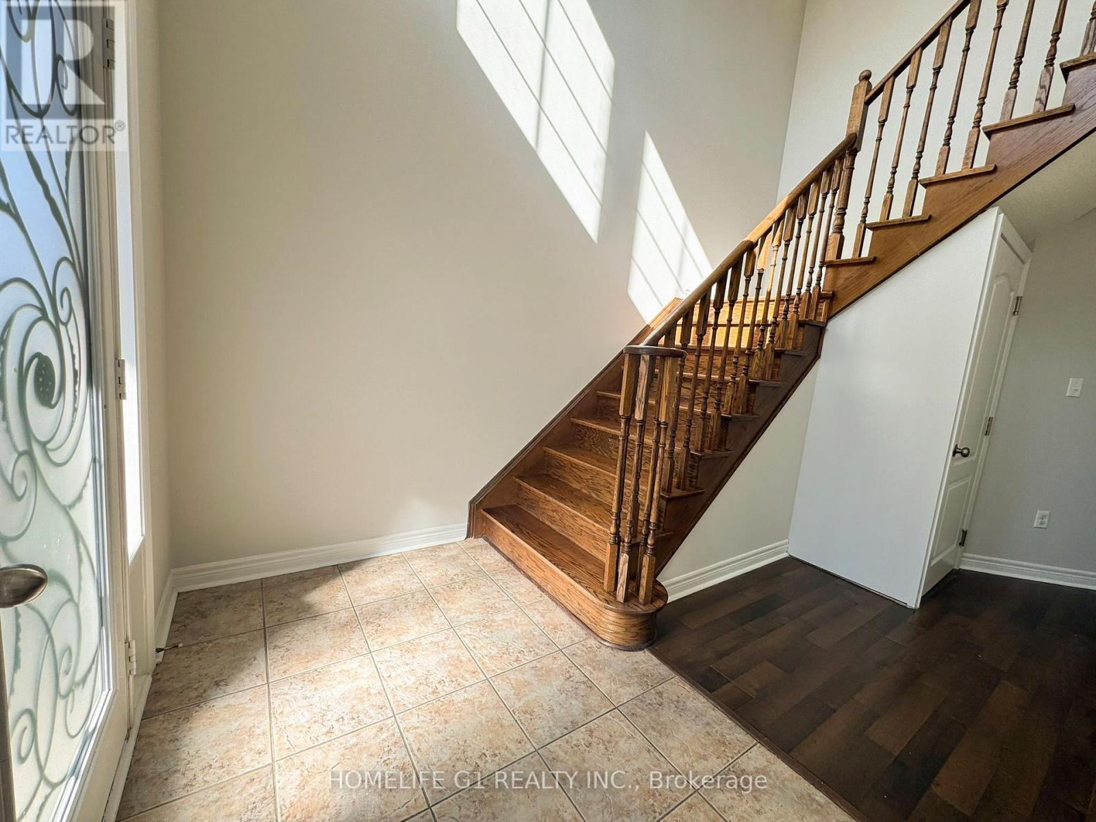 7 Bryony Road, Brampton (Northwest Brampton), Ontario  L7A 0G2 - Photo 3 - W12856900