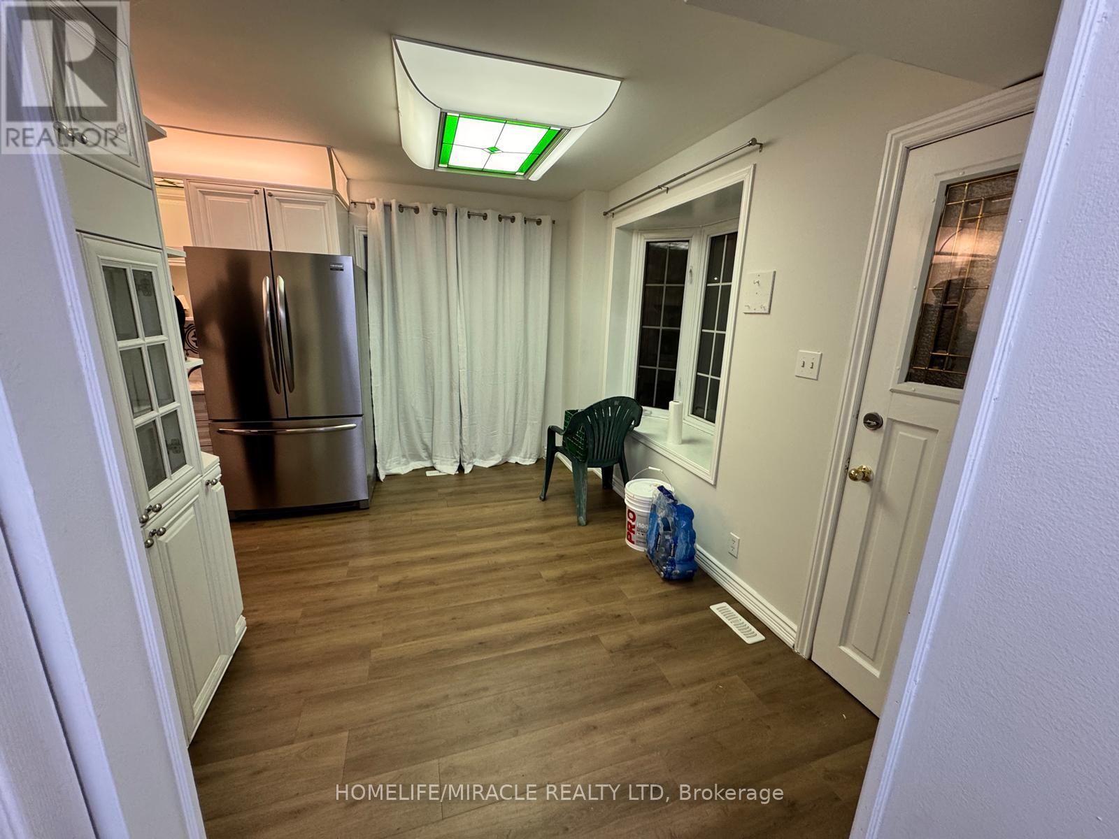 73 Gulliver Crescent, Brampton (Northgate), Ontario  L6S 1T1 - Photo 2 - W12856902