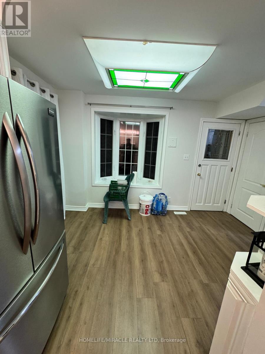 73 Gulliver Crescent, Brampton (Northgate), Ontario  L6S 1T1 - Photo 3 - W12856902