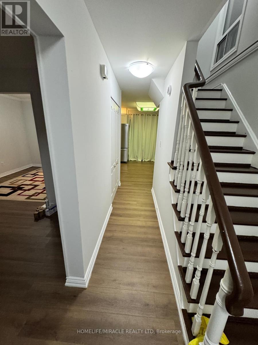 73 Gulliver Crescent, Brampton (Northgate), Ontario  L6S 1T1 - Photo 6 - W12856902