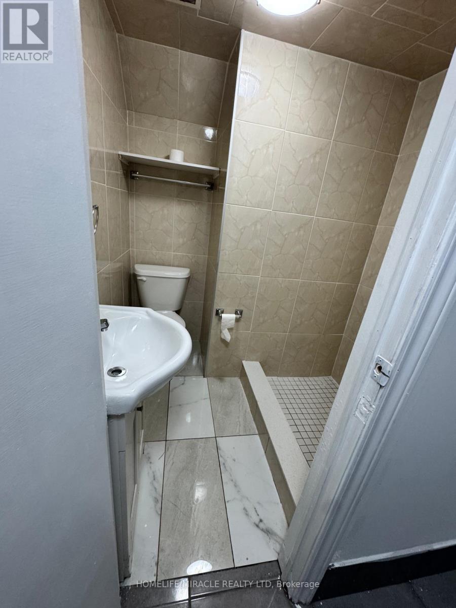 73 Gulliver Crescent, Brampton (Northgate), Ontario  L6S 1T1 - Photo 7 - W12856902