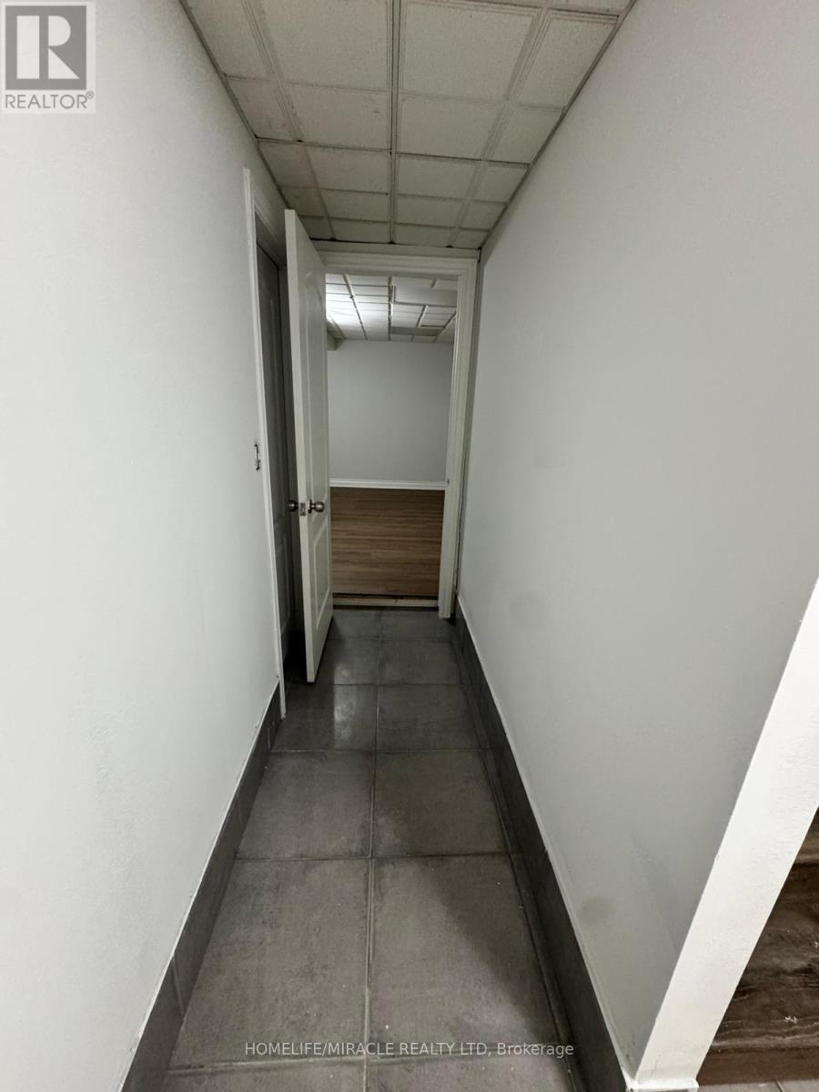 73 Gulliver Crescent, Brampton (Northgate), Ontario  L6S 1T1 - Photo 8 - W12856902