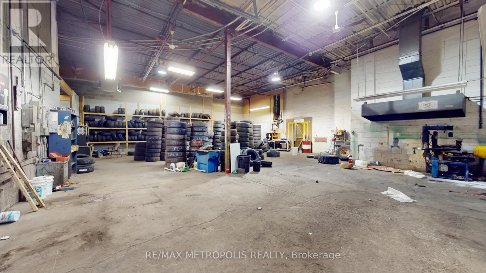 2-3 - 7195 Torbram Road, Mississauga (Northeast), Ontario  L4T 4G3 - Photo 9 - W12856918