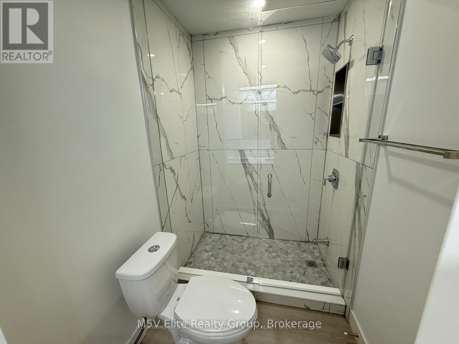 3276 Victory Crescent, Mississauga, Ontario  L4T 1L9 - Photo 4 - W12856922