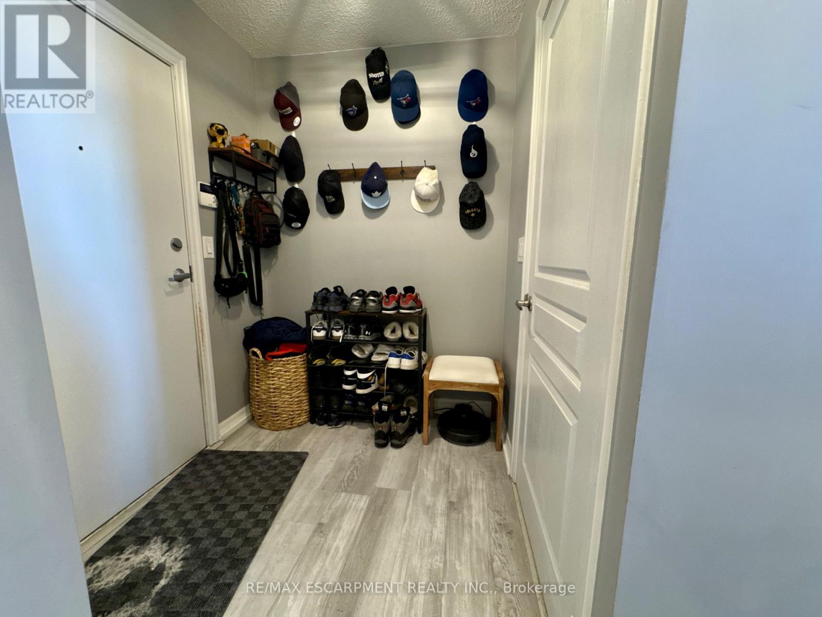 809 - 1940 Ironstone Drive, Burlington, Ontario  L7L 0E4 - Photo 10 - W12856962