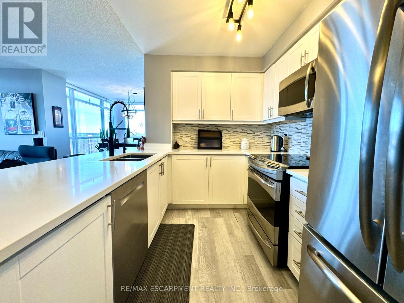 809 - 1940 Ironstone Drive, Burlington, Ontario  L7L 0E4 - Photo 11 - W12856962