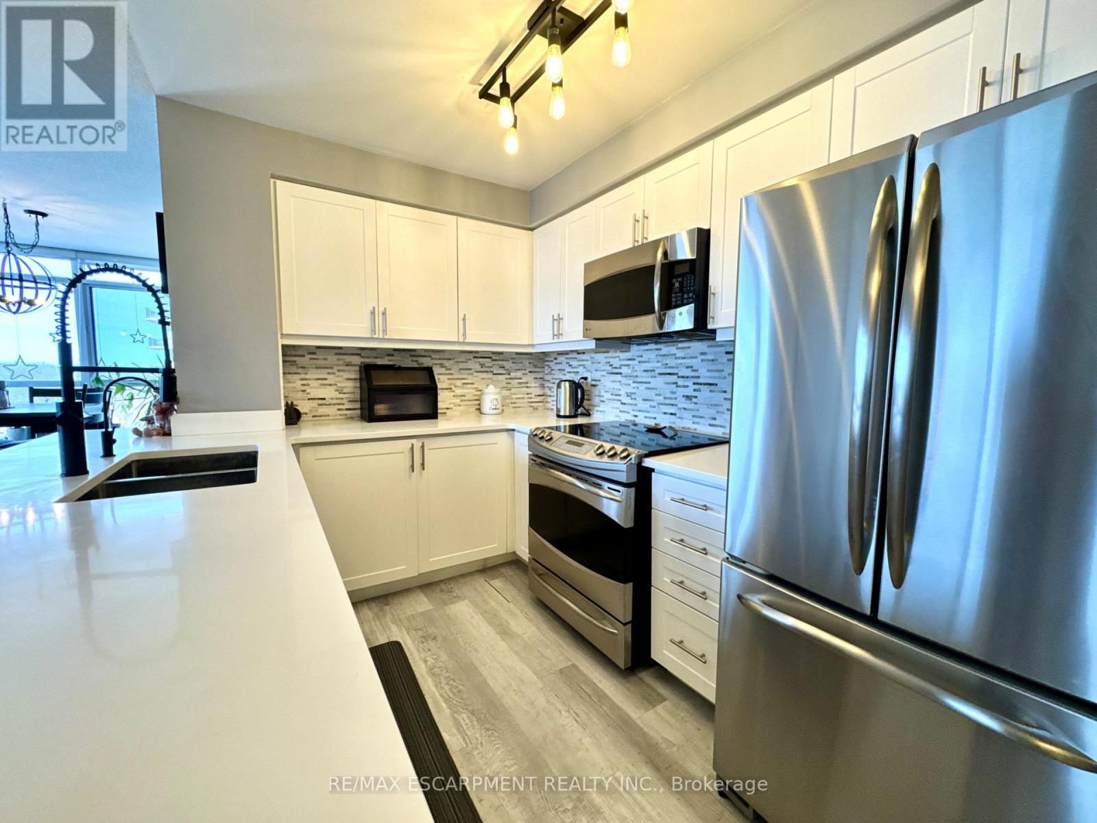 809 - 1940 Ironstone Drive, Burlington, Ontario  L7L 0E4 - Photo 12 - W12856962