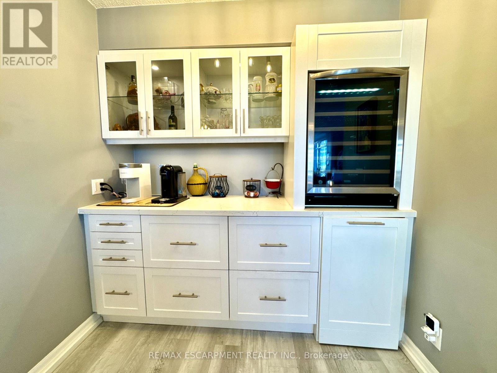 809 - 1940 Ironstone Drive, Burlington, Ontario  L7L 0E4 - Photo 17 - W12856962