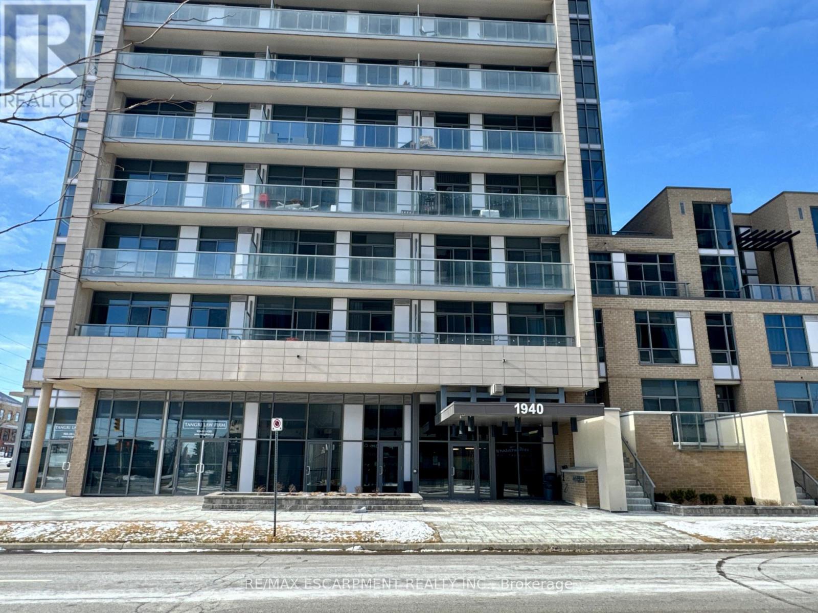 809 - 1940 Ironstone Drive, Burlington, Ontario  L7L 0E4 - Photo 2 - W12856962