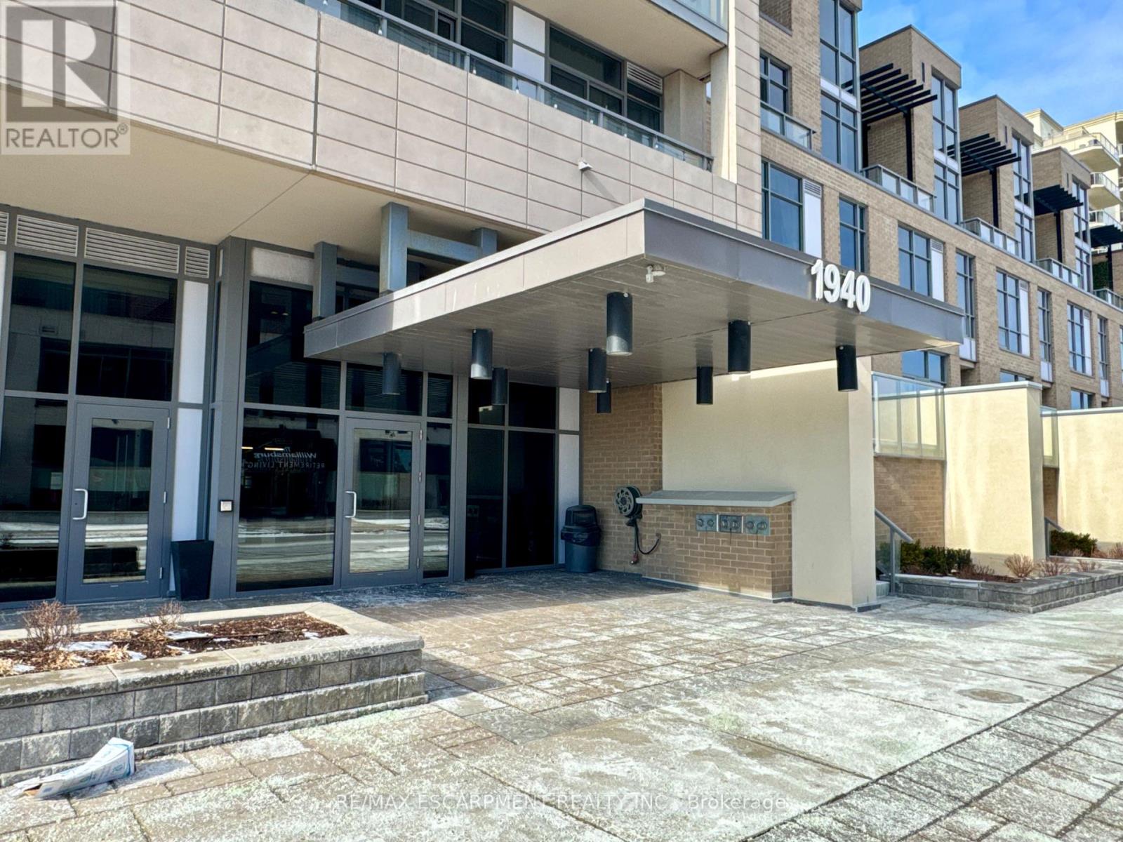 809 - 1940 Ironstone Drive, Burlington, Ontario  L7L 0E4 - Photo 3 - W12856962