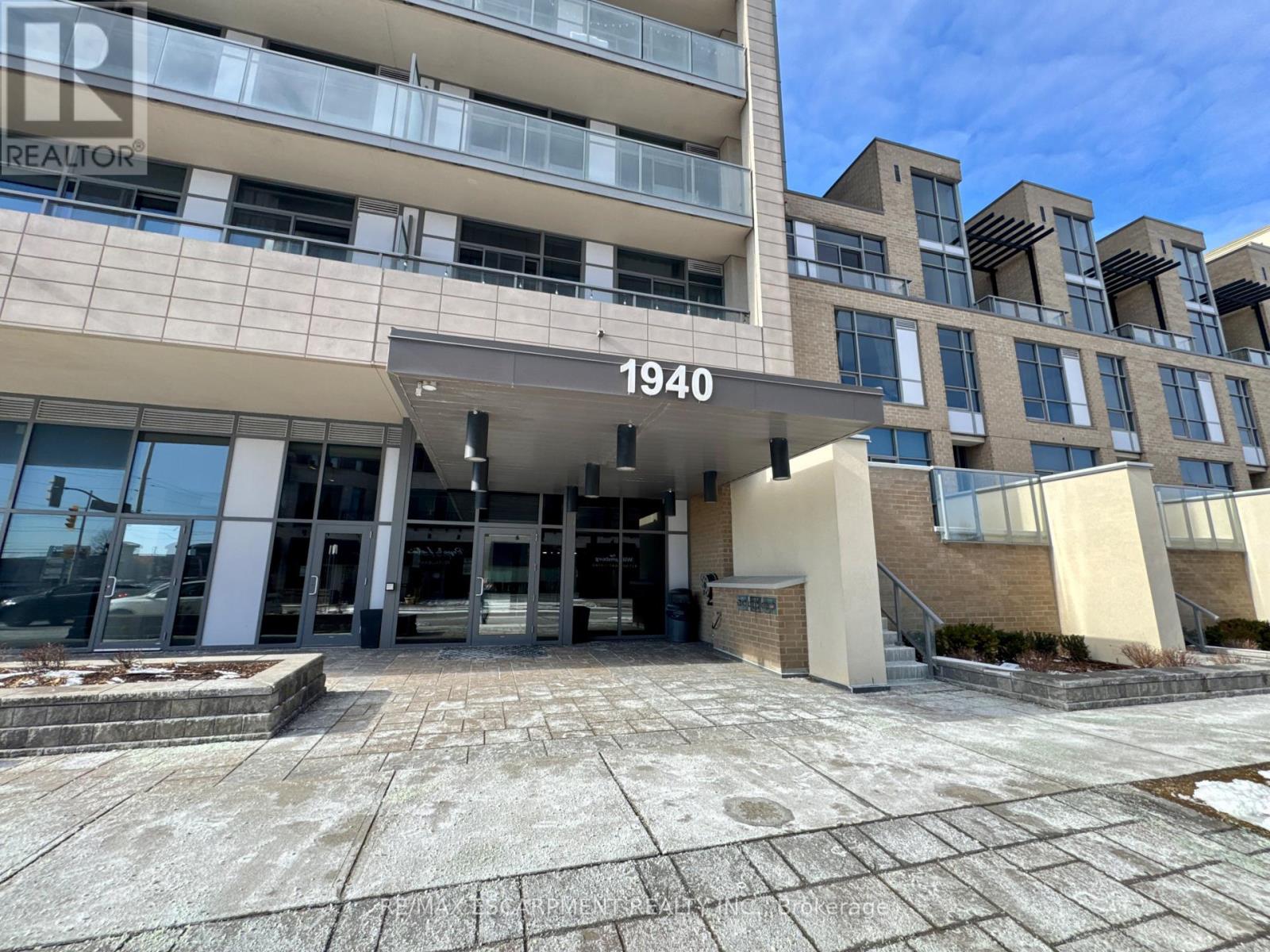 809 - 1940 Ironstone Drive, Burlington, Ontario  L7L 0E4 - Photo 4 - W12856962