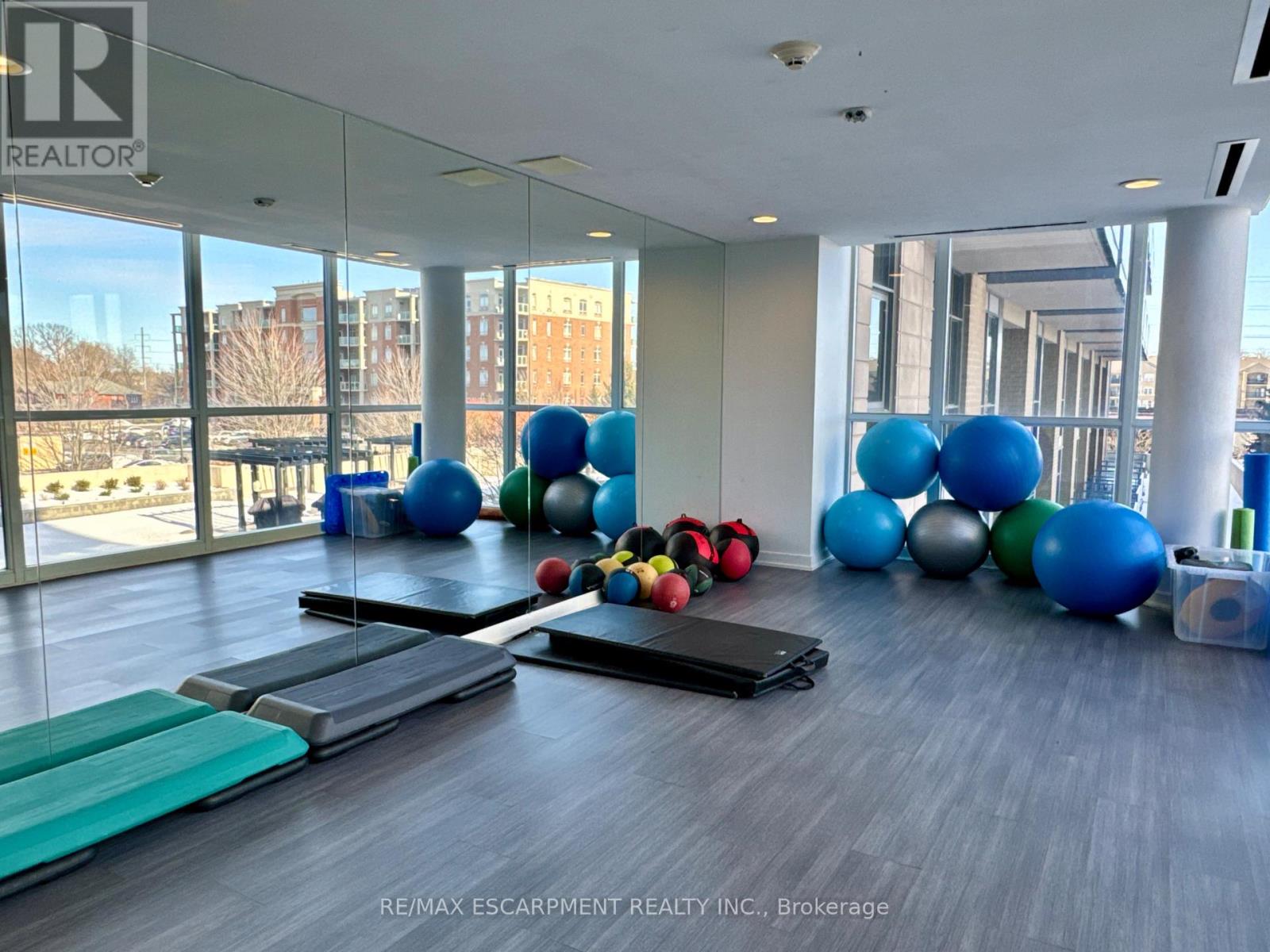 809 - 1940 Ironstone Drive, Burlington, Ontario  L7L 0E4 - Photo 45 - W12856962