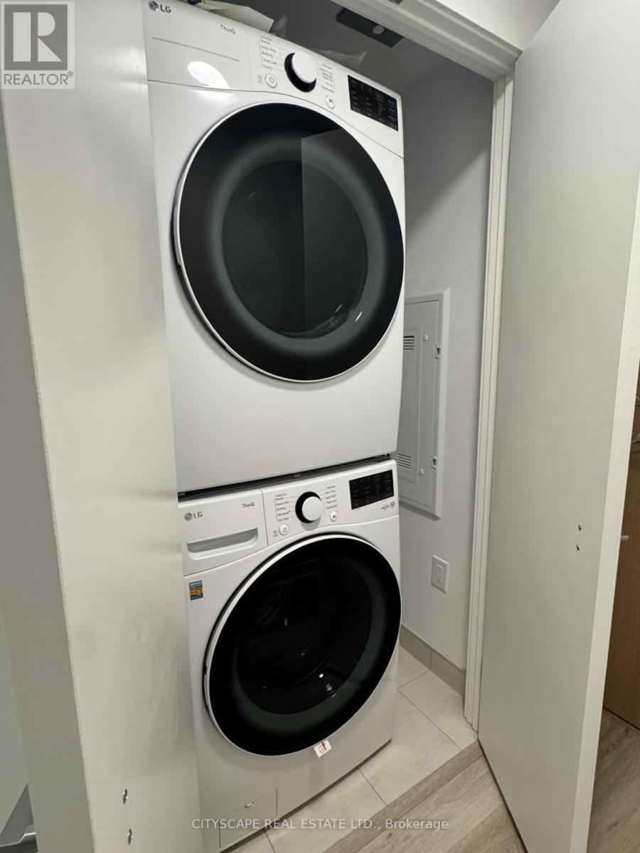 3511 - 395 SQUARE ONE DRIVE, Mississauga, Ontario