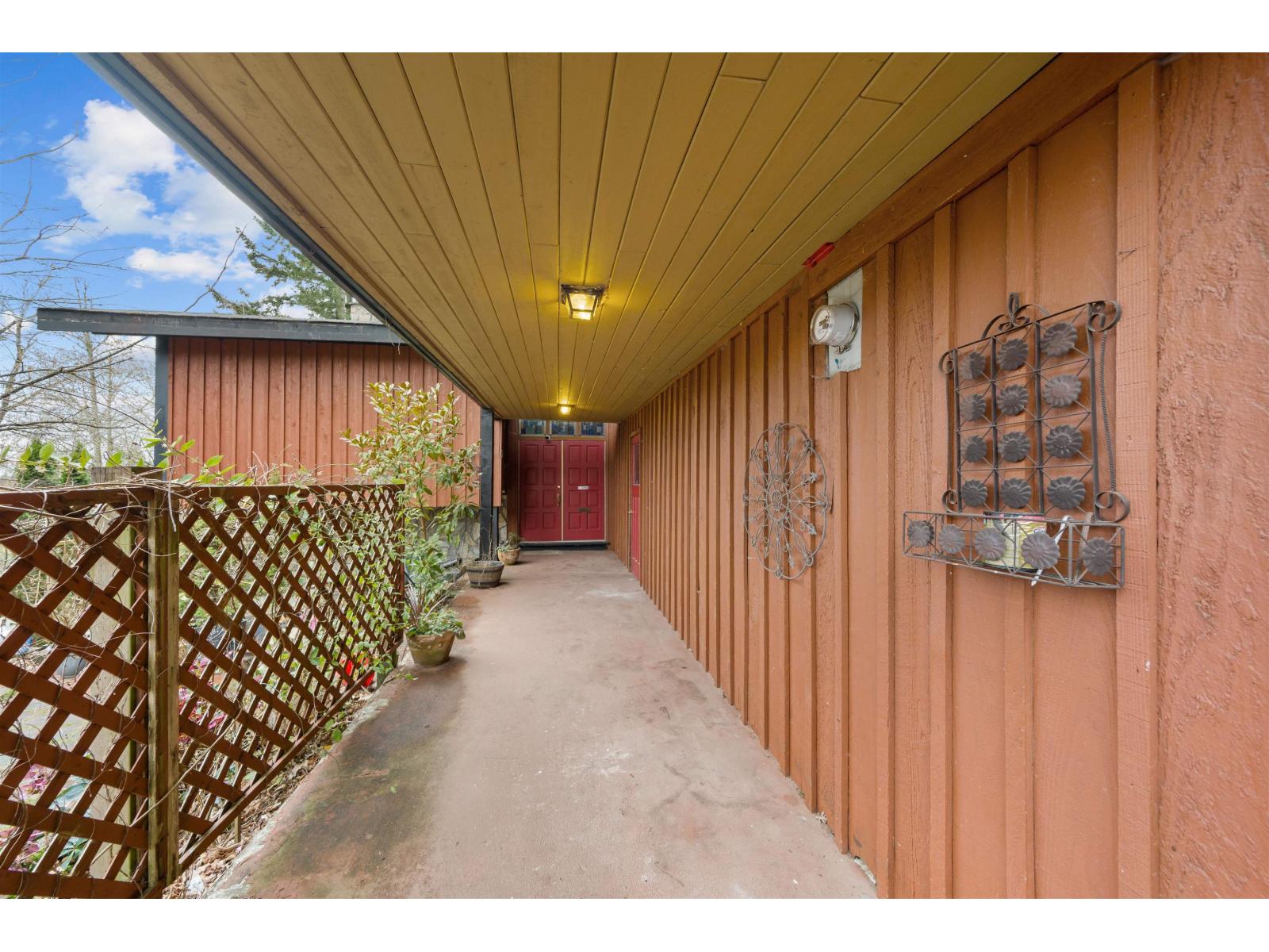 7701 Horne Street, Mission, British Columbia  V2V 3Y8 - Photo 3 - R3093911