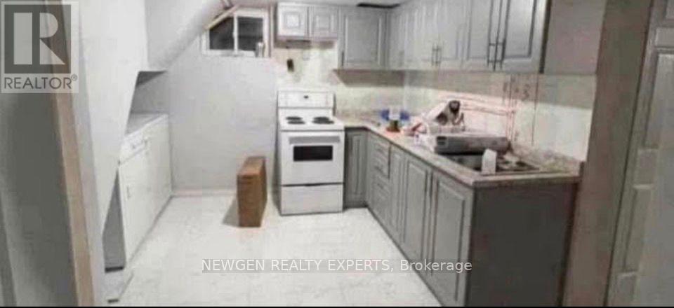 35 Gram Avenue, Welland, Ontario  L3C 1H5 - Photo 10 - X12856876