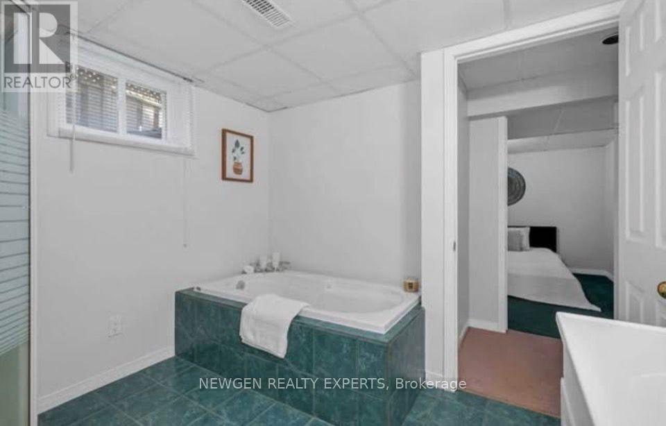 35 Gram Avenue, Welland, Ontario  L3C 1H5 - Photo 3 - X12856876