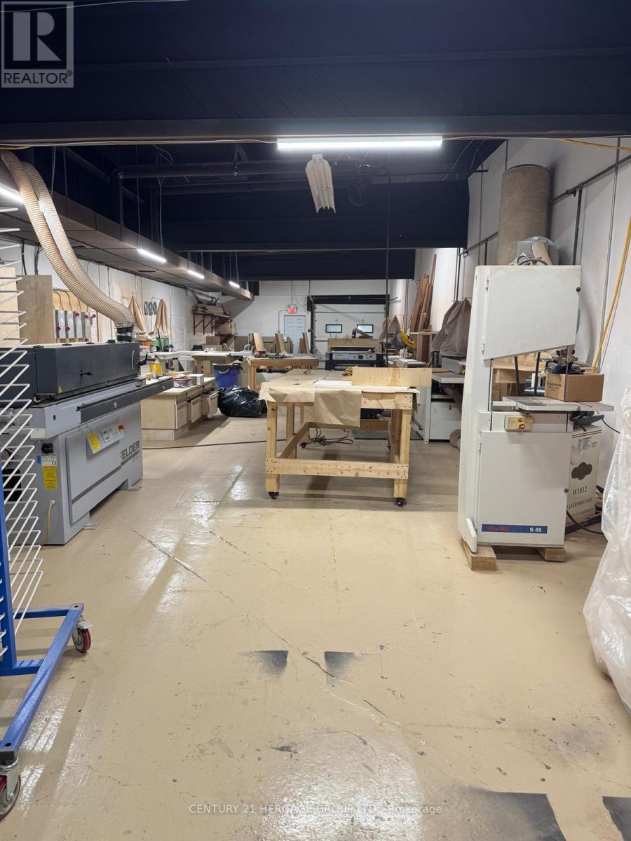 2 - 1700 Brampton Street N, Hamilton, Ontario  L8H 3S1 - Photo 7 - X12856932