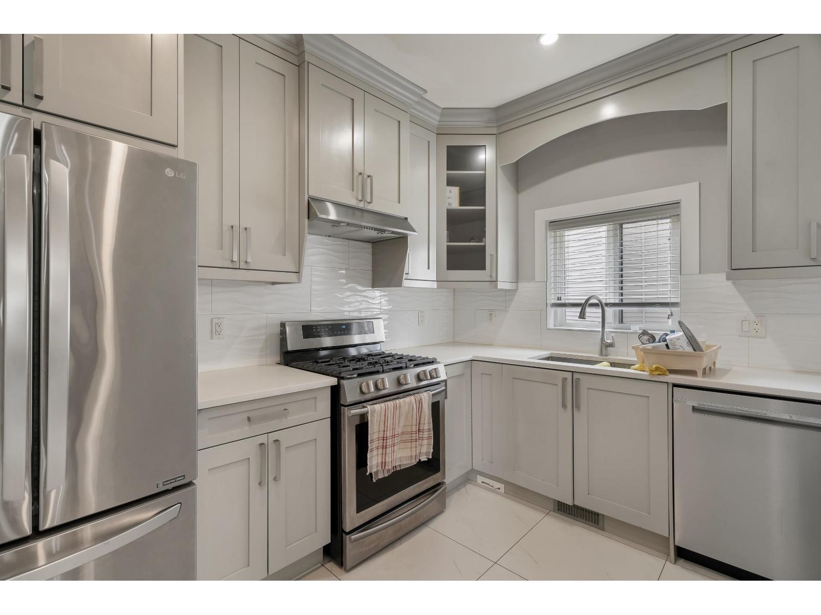 27687 Railcar Crescent, Abbotsford, British Columbia  V4X 0B8 - Photo 11 - R3097040