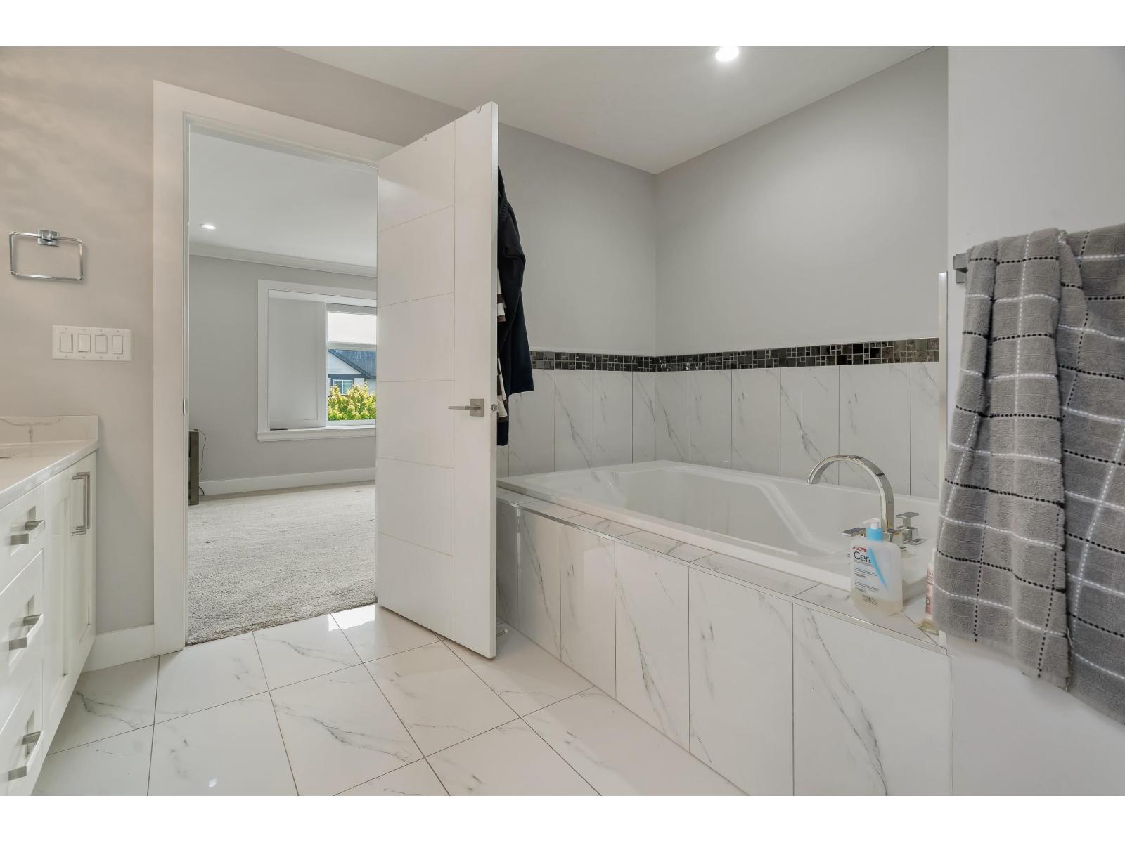 27687 Railcar Crescent, Abbotsford, British Columbia  V4X 0B8 - Photo 21 - R3097040