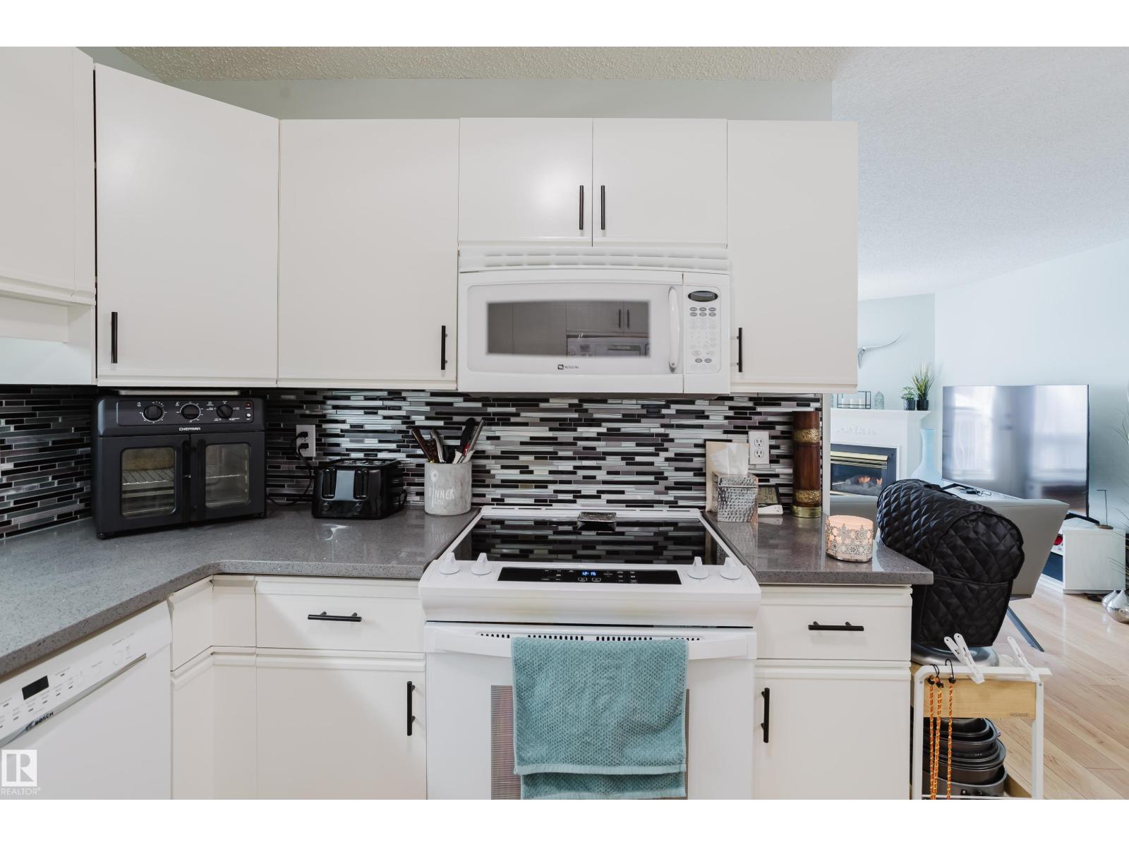 #310 8907 106a Av Nw, Edmonton, Alberta  T5H 3Y7 - Photo 6 - E4476380