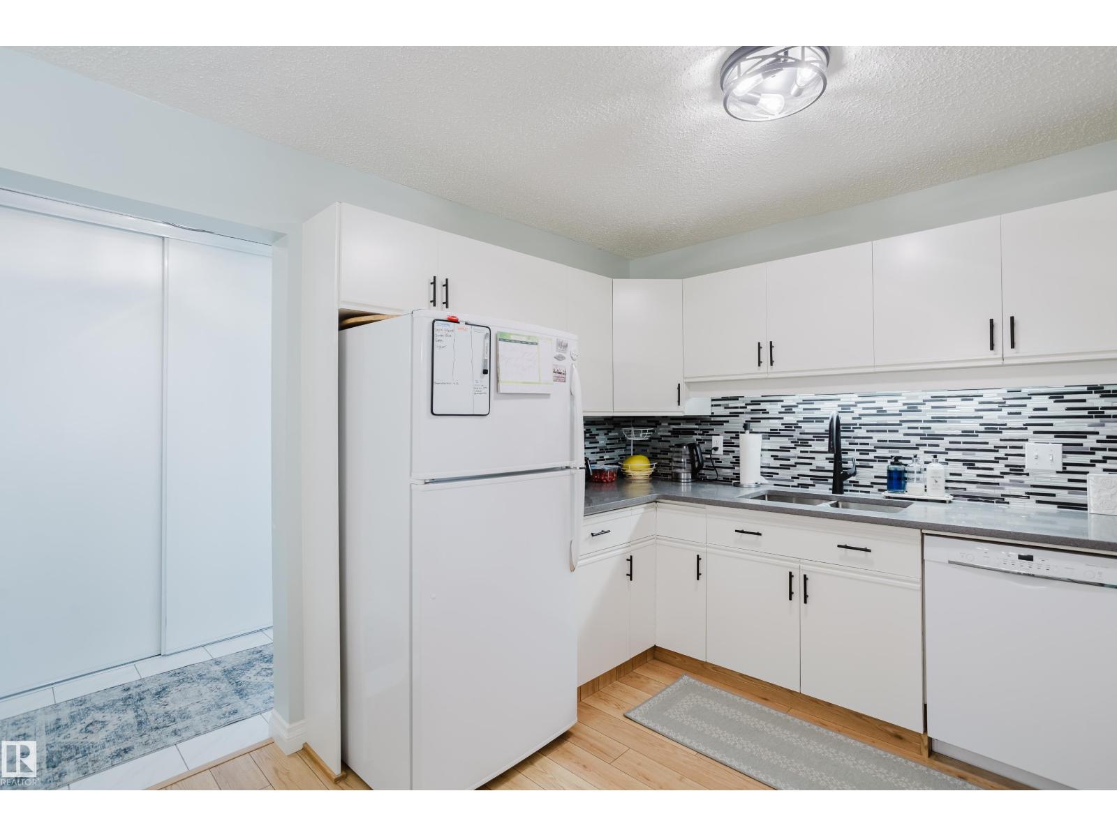 #310 8907 106a Av Nw, Edmonton, Alberta  T5H 3Y7 - Photo 7 - E4476380