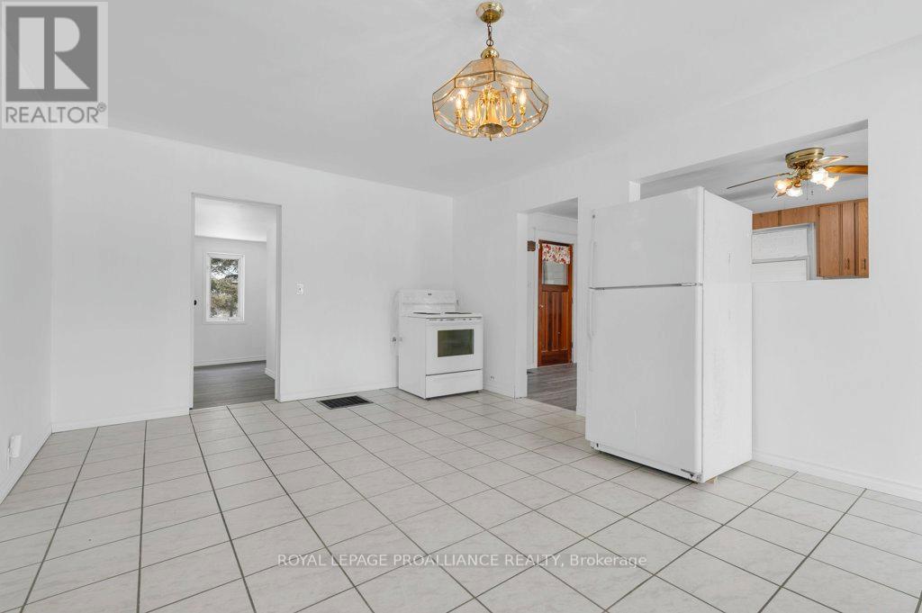 1172 Salem Road, Prince Edward County, Ontario  K0K 1T0 - Photo 7 - X12844460