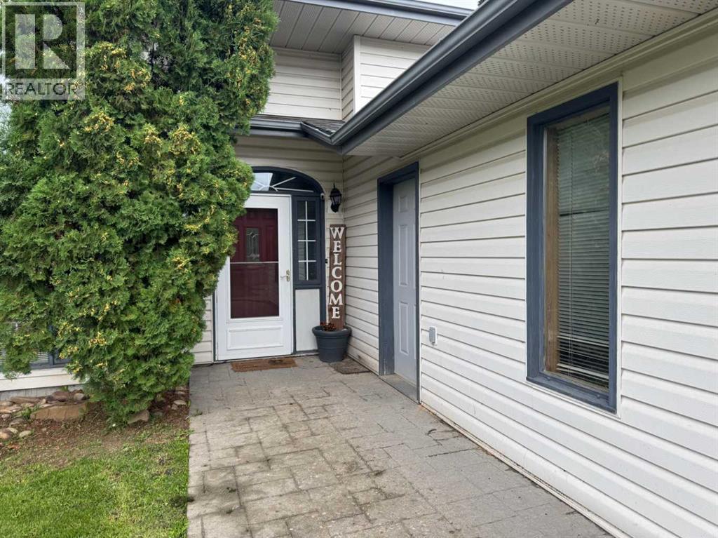 816 11 Avenue Se, Slave Lake, Alberta  T0G 2A3 - Photo 2 - A2282710