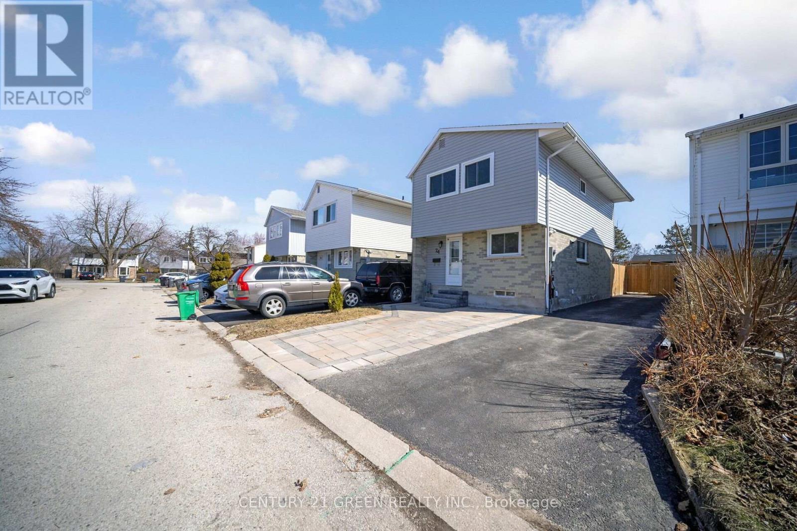 24 Jackman Drive, Brampton (Northgate), Ontario  L6S 2L7 - Photo 2 - W12857048