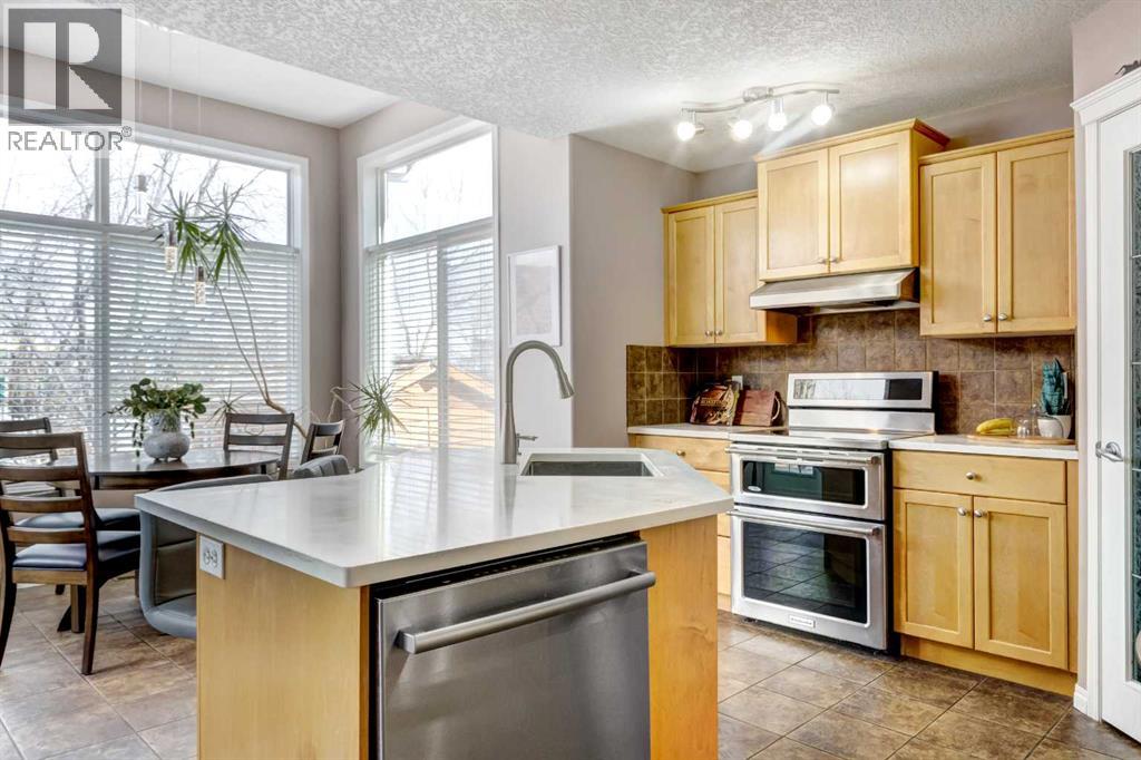 226 Cougarstone Gardens Sw, Calgary, Alberta  T3H 4W6 - Photo 9 - A2291162