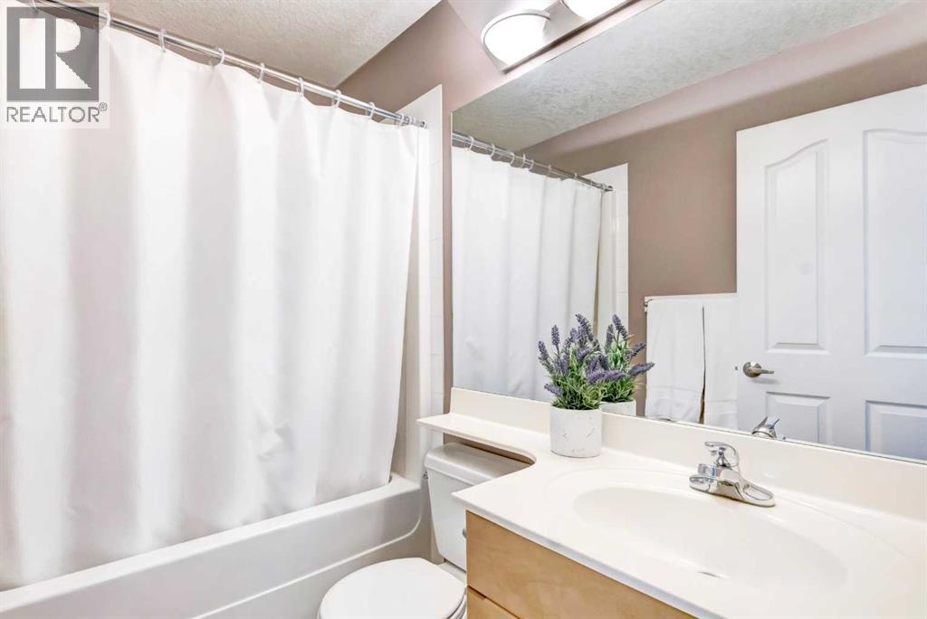 226 Cougarstone Gardens Sw, Calgary, Alberta  T3H 4W6 - Photo 25 - A2291162