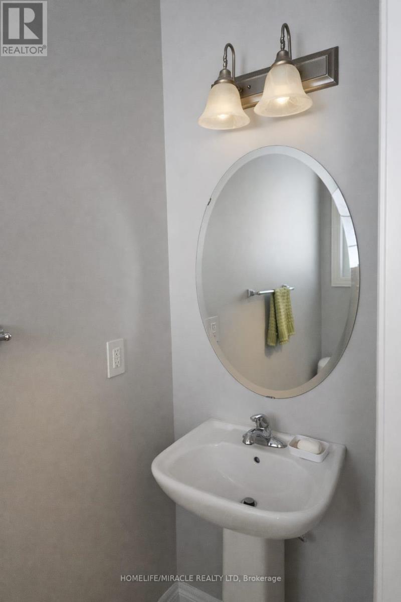 81 Padbury Trail, Brampton (Northwest Brampton), Ontario  L7A 4V3 - Photo 9 - W12833498