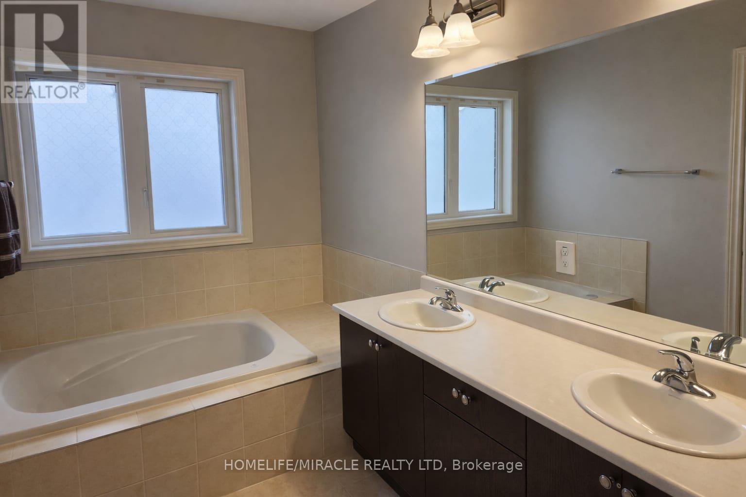 81 Padbury Trail, Brampton (Northwest Brampton), Ontario  L7A 4V3 - Photo 10 - W12833498