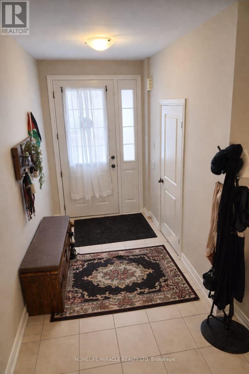 81 Padbury Trail, Brampton (Northwest Brampton), Ontario  L7A 4V3 - Photo 2 - W12833498