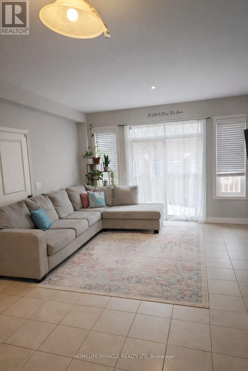 81 Padbury Trail, Brampton (Northwest Brampton), Ontario  L7A 4V3 - Photo 3 - W12833498