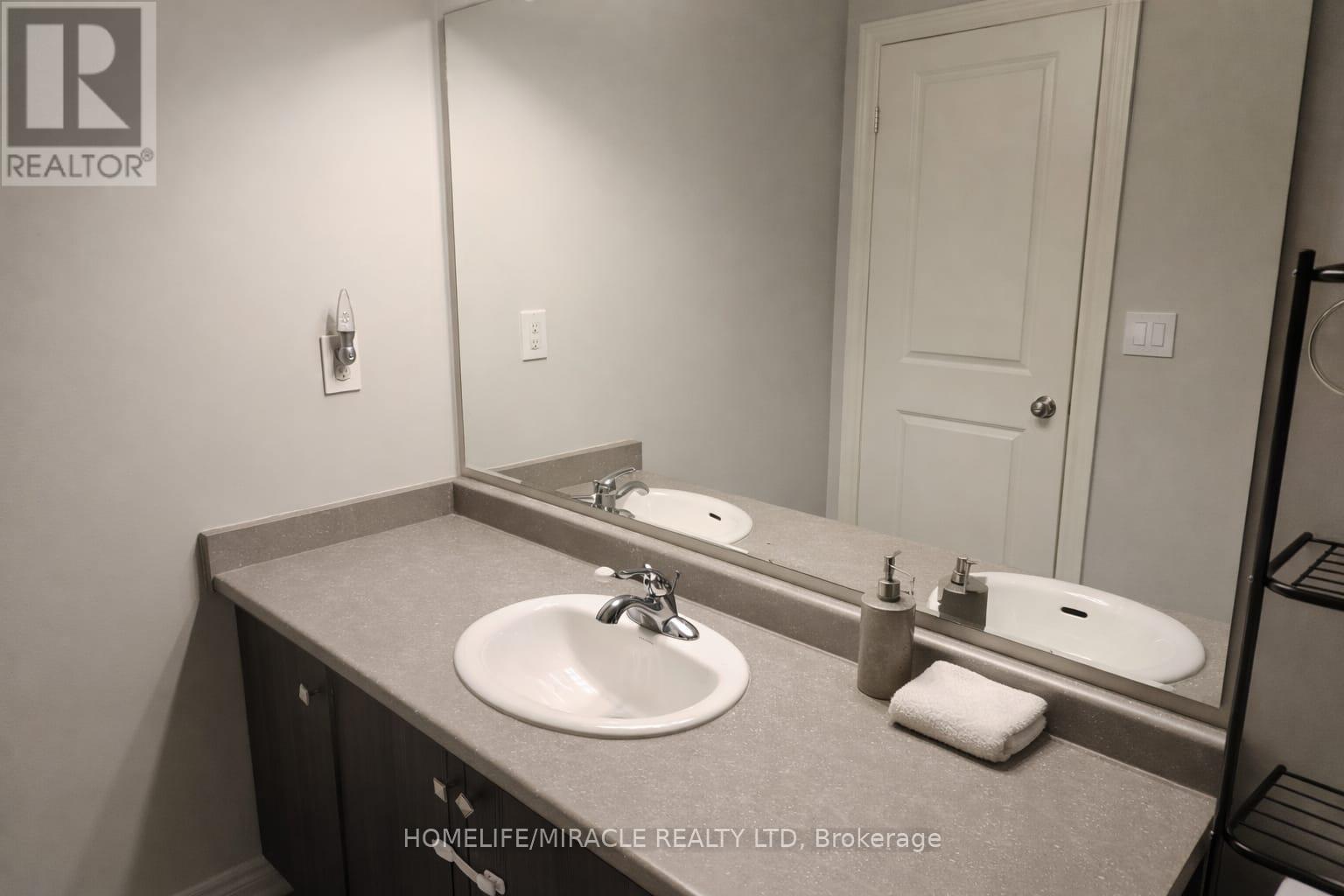 81 Padbury Trail, Brampton (Northwest Brampton), Ontario  L7A 4V3 - Photo 15 - W12833498