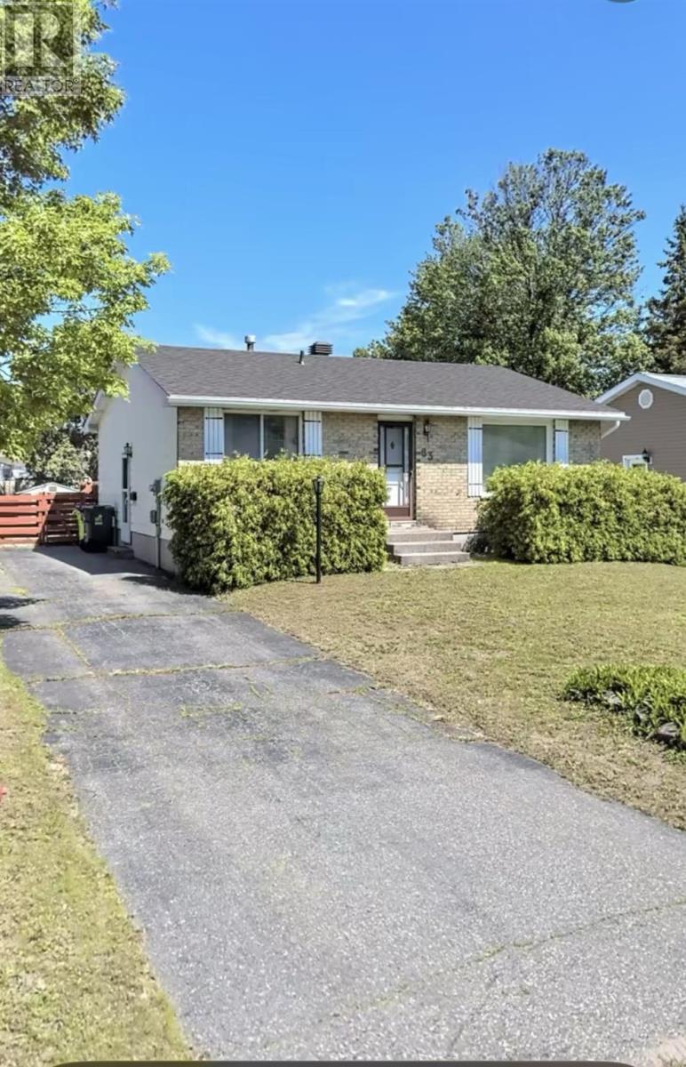 63 Dauphin Dr, Sault Ste. Marie, Ontario  P6A 5E9 - Photo 3 - SM260409