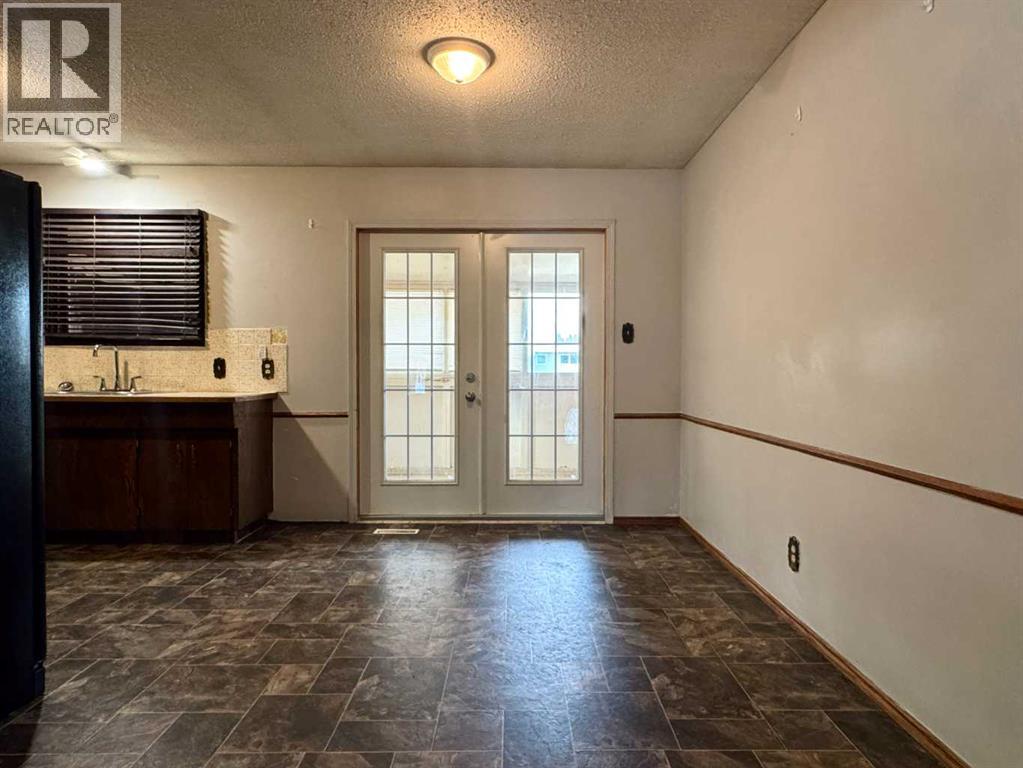 1251 St Catherine Road N, Lethbridge, Alberta  T1H 4E9 - Photo 8 - A2289681