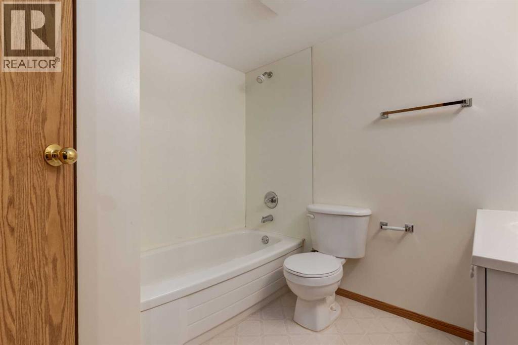 168 Mt Apex Green Se, Calgary, Alberta  T2Z 2V5 - Photo 38 - A2290248