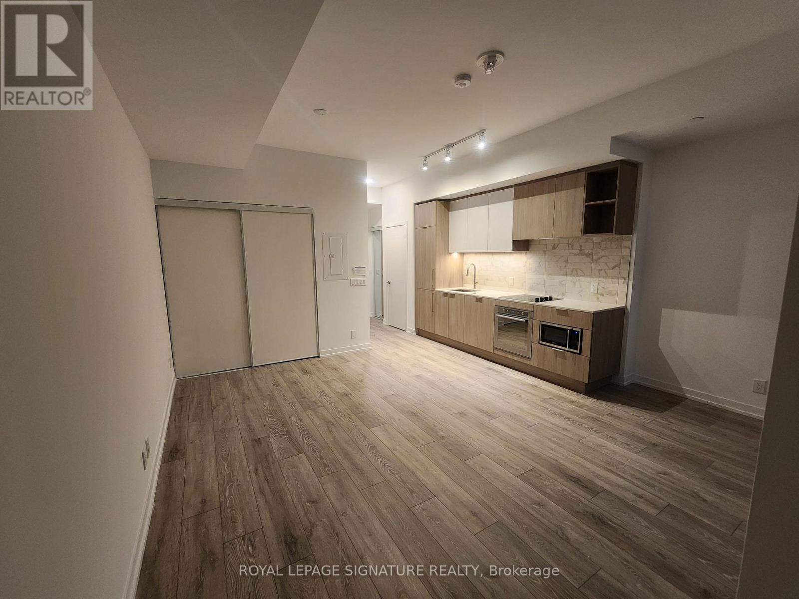 727 - 2020 Bathurst Street, Toronto (Humewood-Cedarvale), Ontario  M5P 0A6 - Photo 6 - C12857098