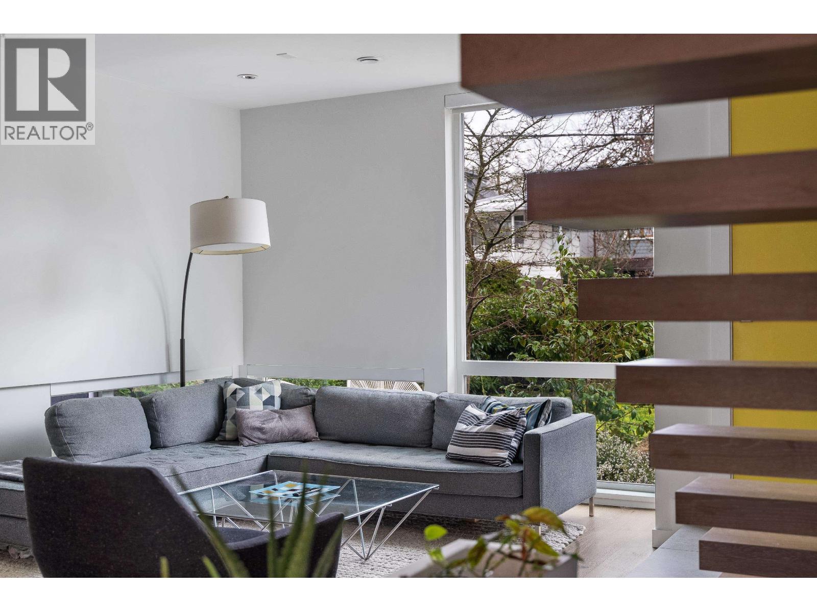 1928 Templeton Drive, Vancouver, British Columbia  V5N 4W1 - Photo 3 - R3092138