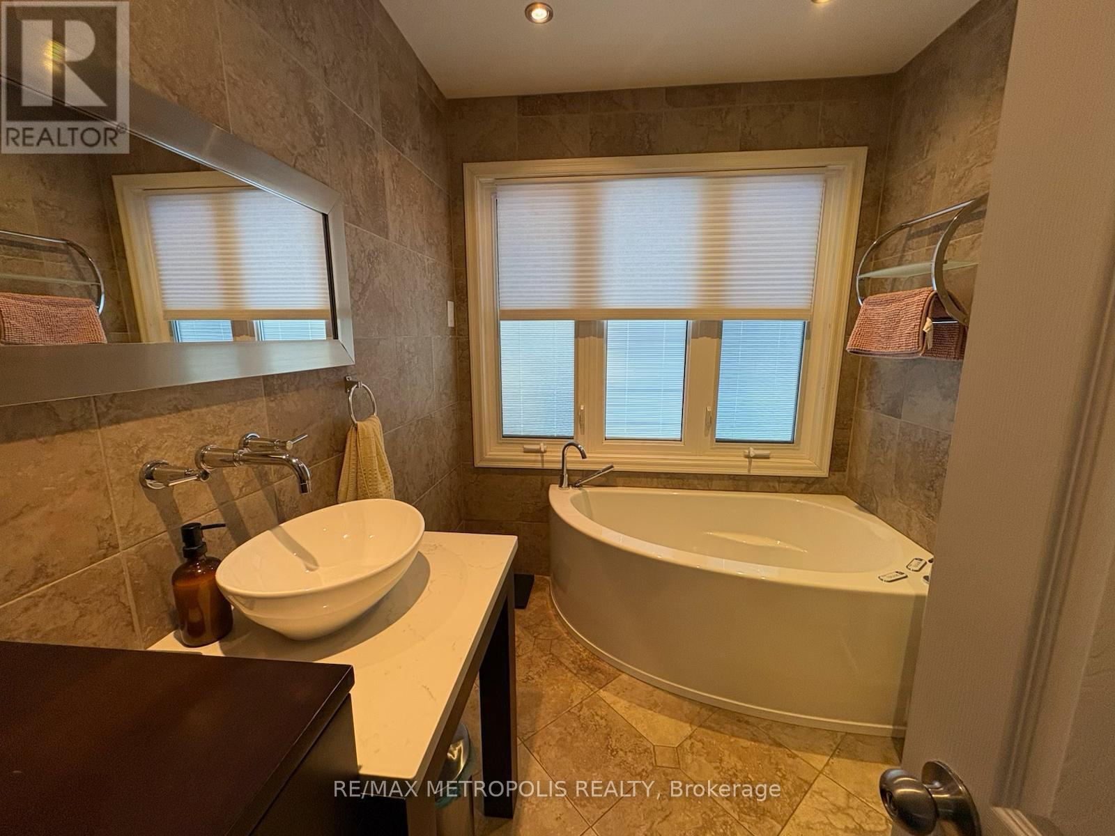 129 Briar Court, Oshawa (Eastdale), Ontario  L1G 6M4 - Photo 20 - E12857072