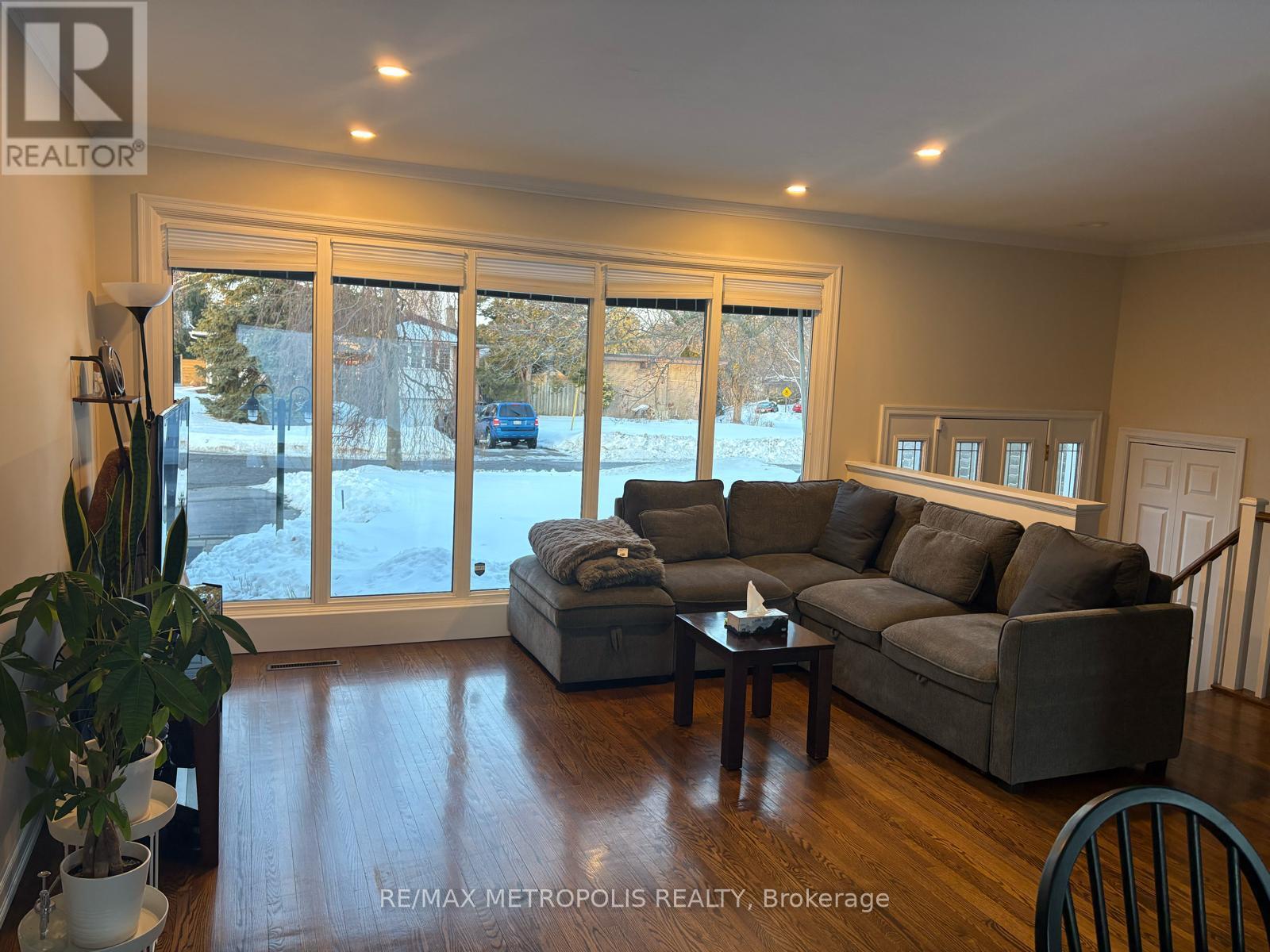 129 Briar Court, Oshawa (Eastdale), Ontario  L1G 6M4 - Photo 8 - E12857072