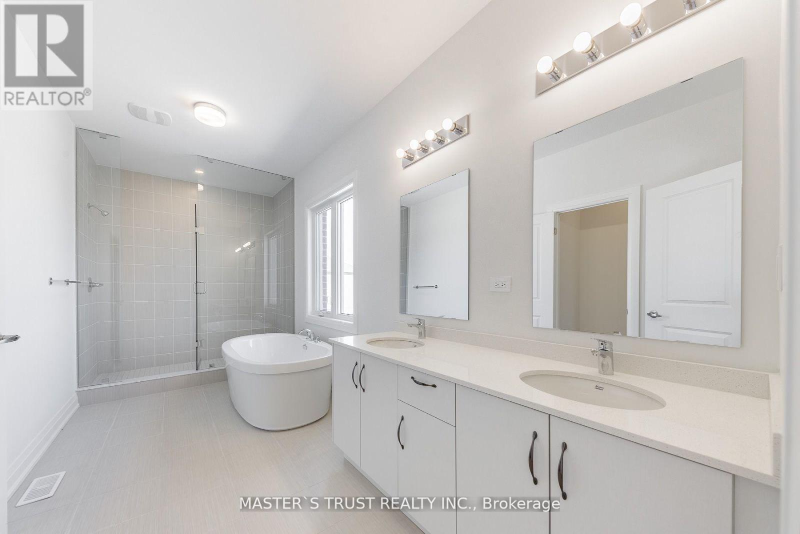 15 Backhouse Drive, Richmond Hill, Ontario  L4E 1M8 - Photo 14 - N12857100