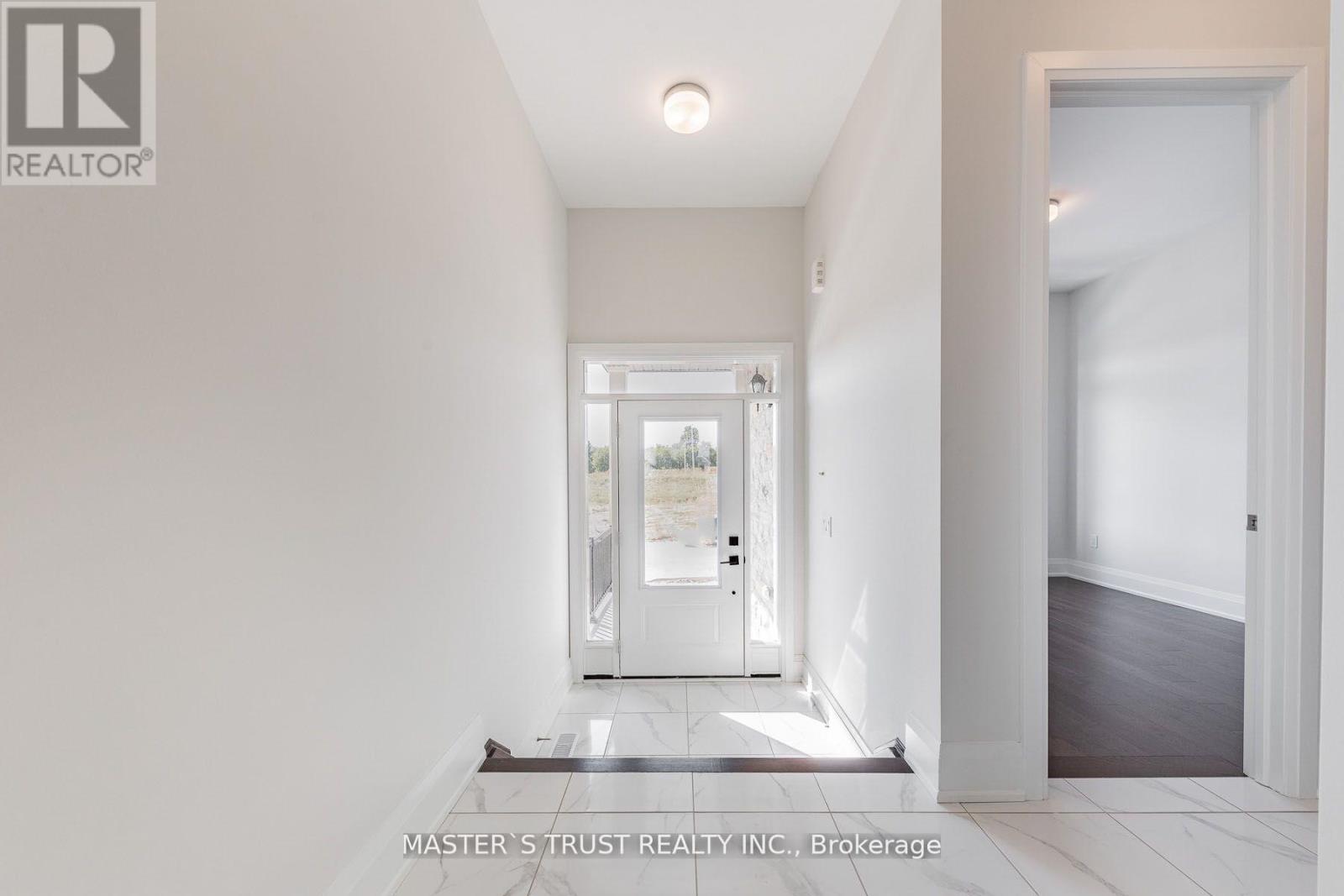 15 Backhouse Drive, Richmond Hill, Ontario  L4E 1M8 - Photo 2 - N12857100