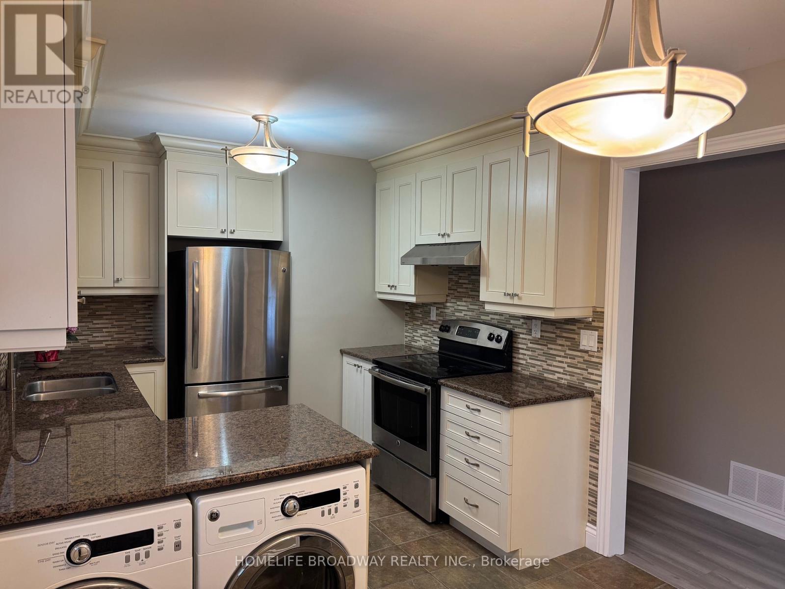 Main Floor - 381 Taylor Mills Drive, Richmond Hill, Ontario  L4C 2V1 - Photo 4 - N12692922