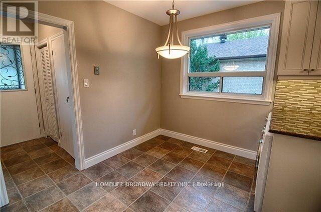 Main Floor - 381 Taylor Mills Drive, Richmond Hill, Ontario  L4C 2V1 - Photo 5 - N12692922