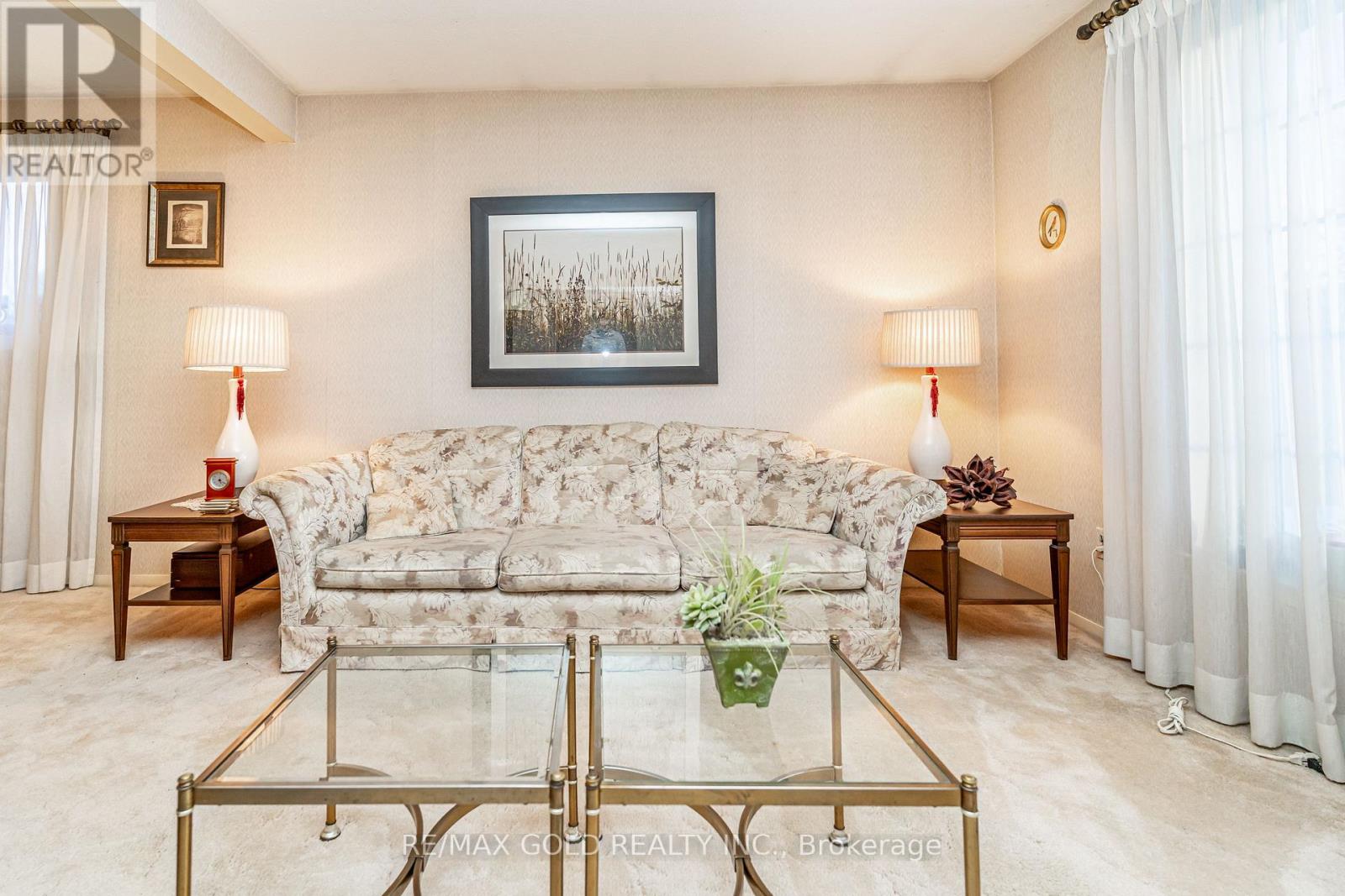 6 Eldon Court, Brampton, Ontario  L6T 2B9 - Photo 5 - W12853606