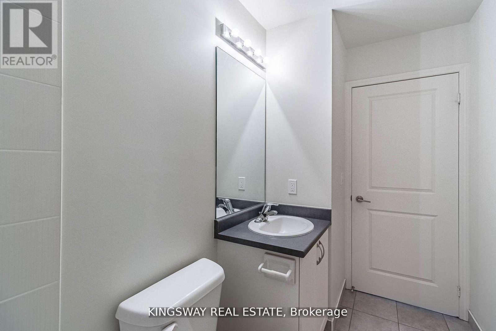 217 - 349 Rathburn Road W, Mississauga (City Centre), Ontario  L5B 0G9 - Photo 12 - W12857052